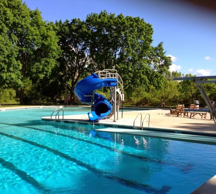 crestwood-swimming-pool-photo
